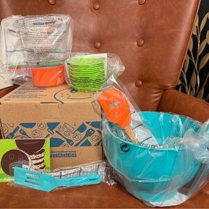 The Pampered Chef Kids Baking Set - Orange and Blue